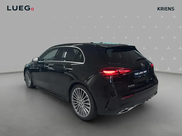 Mercedes-Benz A 250 4M - AMG / DISTRONIC / 360 Grad Kamera / Head-Up Display / Panorama-Dach