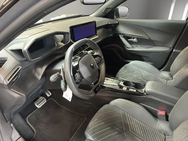 PEUGEOT 2008 1.2 145 MHEV GT