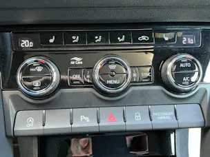 Škoda Karoq Sportline 4x4 *** PANORAMADACH & VIELES MEHR !!! ***