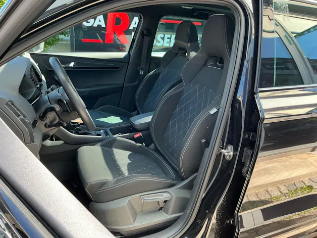Škoda Karoq Sportline 4x4 *** PANORAMADACH & VIELES MEHR !!! ***