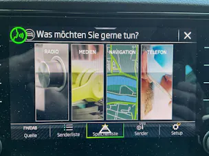 Škoda Karoq Sportline 4x4 *** PANORAMADACH & VIELES MEHR !!! ***