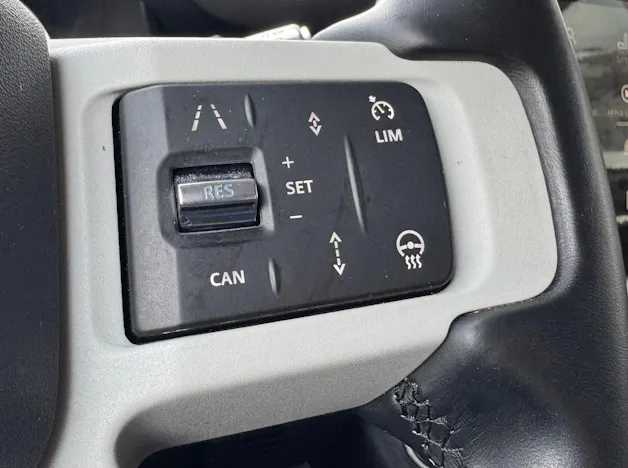 Land Rover Defender Hard Top 90 3.0D I6 200 AT8