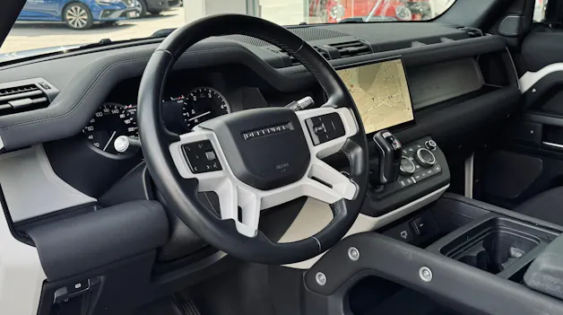 Land Rover Defender Hard Top 90 3.0D I6 200 AT8