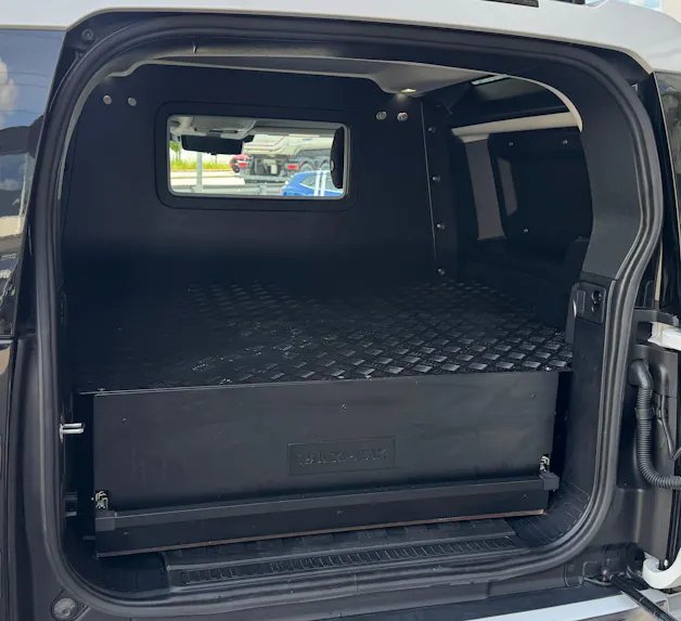 Land Rover Defender Hard Top 90 3.0D I6 200 AT8