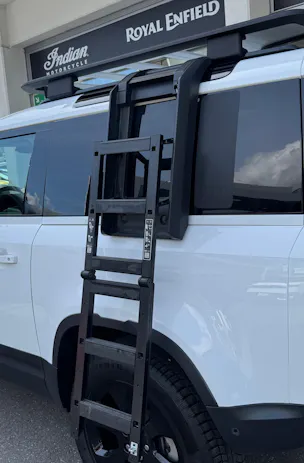 Land Rover Defender Hard Top 90 3.0D I6 200 AT8
