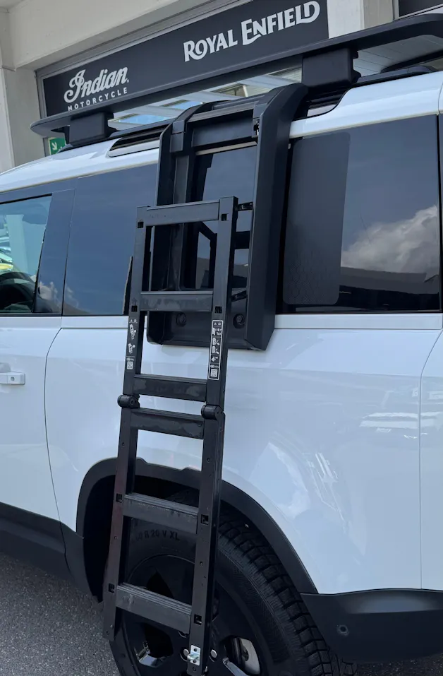 Land Rover Defender Hard Top 90 3.0D I6 200 AT8