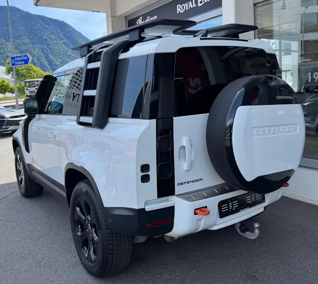 Land Rover Defender Hard Top 90 3.0D I6 200 AT8