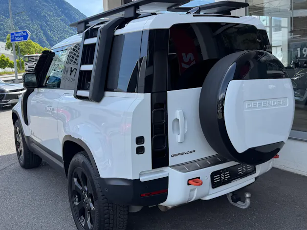 Land Rover Defender Hard Top 90 3.0D I6 200 AT8