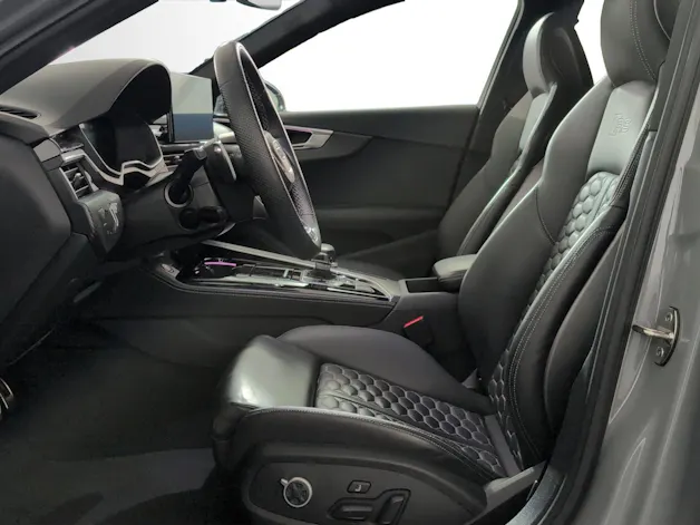 Audi RS4 Avant quattro tiptronic
