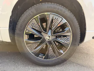 Škoda Karoq Sportline 4x4 *** PANORAMADACH & VIELES MEHR !!! ***