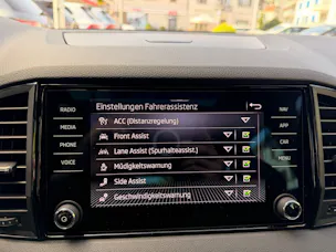 Škoda Karoq Sportline 4x4 *** PANORAMADACH & VIELES MEHR !!! ***