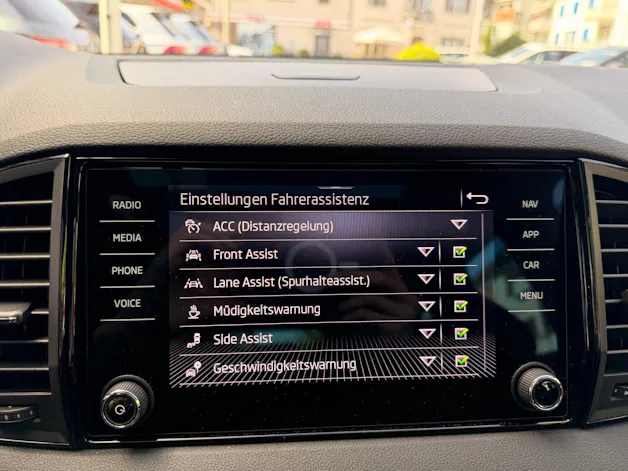 Škoda Karoq Sportline 4x4 *** PANORAMADACH & VIELES MEHR !!! ***