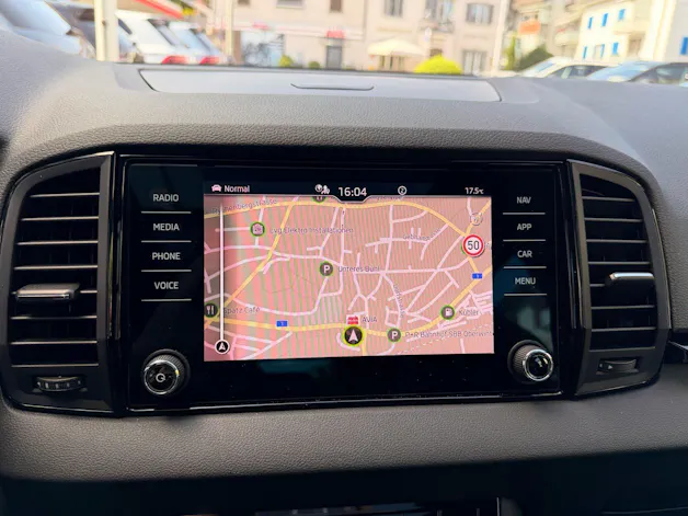 Škoda Karoq Sportline 4x4 *** PANORAMADACH & VIELES MEHR !!! ***