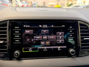 Škoda Karoq Sportline 4x4 *** PANORAMADACH & VIELES MEHR !!! ***