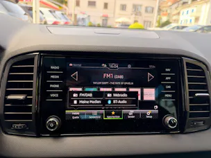 Škoda Karoq Sportline 4x4 *** PANORAMADACH & VIELES MEHR !!! ***