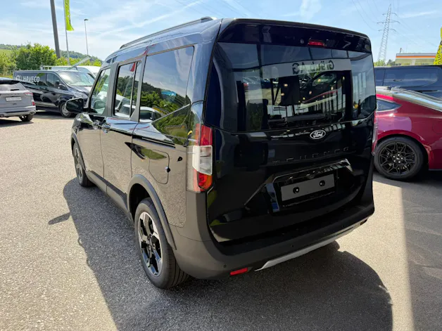 Ford Tourneo Courier 1.0 EcoBoost Active Automat