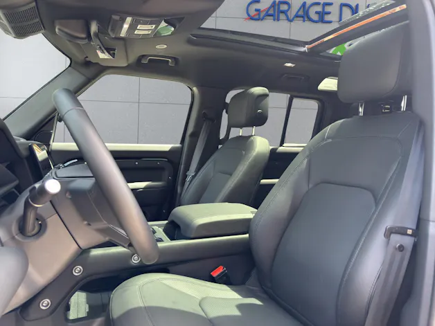 Land Rover Defender 110 3.0 D I6 300 X-Dynamic HSE AWD AT8