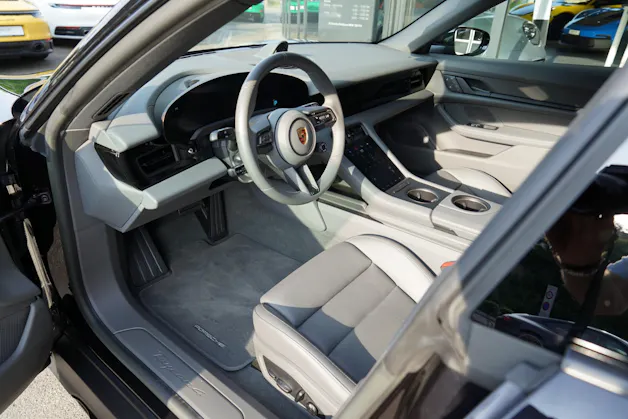 Porsche Taycan 4 Cross Turismo