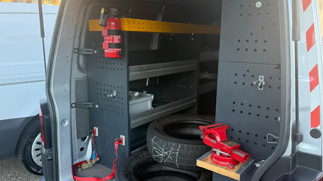 VW T6.1 2.0 TDI TDI EINBAU-SCHRÄNKE 3200 KG!!!