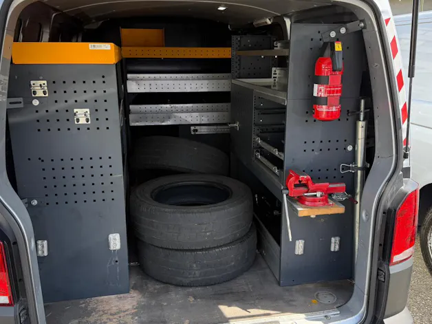 VW T6.1 2.0 TDI TDI EINBAU-SCHRÄNKE 3200 KG!!!
