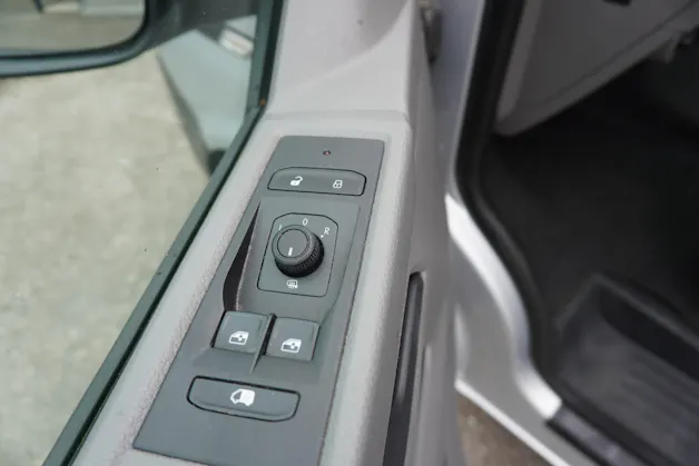 VW T6.1 2.0 TDI TDI EINBAU-SCHRÄNKE 3200 KG!!!