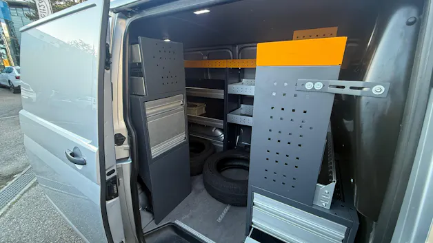 VW T6.1 2.0 TDI TDI EINBAU-SCHRÄNKE 3200 KG!!!