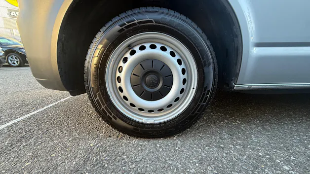 VW T6.1 2.0 TDI TDI EINBAU-SCHRÄNKE 3200 KG!!!
