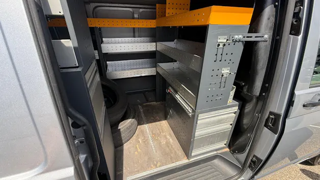 VW T6.1 2.0 TDI TDI EINBAU-SCHRÄNKE 3200 KG!!!