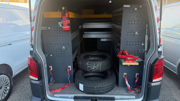 VW T6.1 2.0 TDI TDI EINBAU-SCHRÄNKE 3200 KG!!!