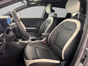 https://vehicle.imgix.net/4322193/cf1e28ab-53f4-4792-84c5-31185b467669.jpg
