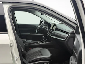 https://vehicle.imgix.net/4322237/99f0276f-7338-4edc-821c-67ebee9e3731.jpg