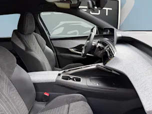 PEUGEOT 5008 1.6 PHEV 225 GT Exclusive