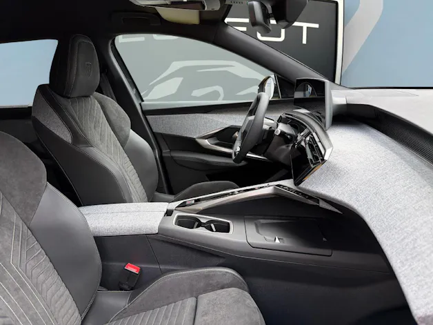 PEUGEOT 5008 1.6 PHEV 225 GT Exclusive