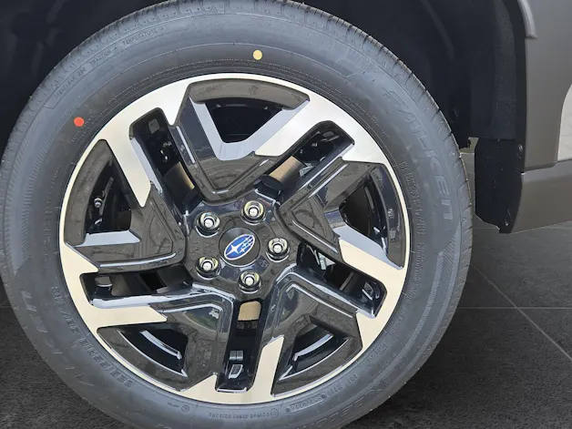Subaru Forester Station 2.0i e-Boxer Swiss Plus