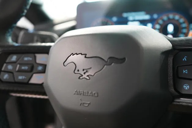 Ford Mustang Coupé 5.0 V8 Dark Horse