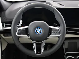 BMW X1 30e xDrive paddles
