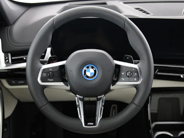 BMW X1 30e xDrive paddles