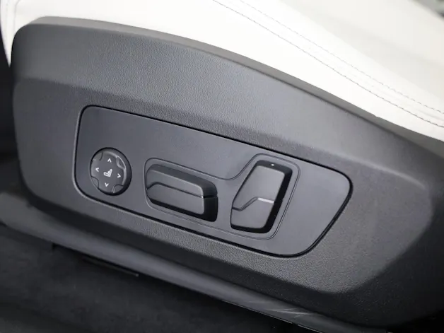 BMW X1 30e xDrive paddles