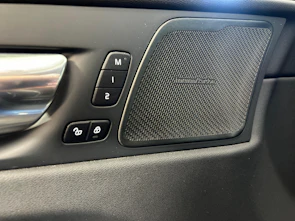 image du véhicule VOLVO XC60 2.0 T8 TE R-Design eAWD