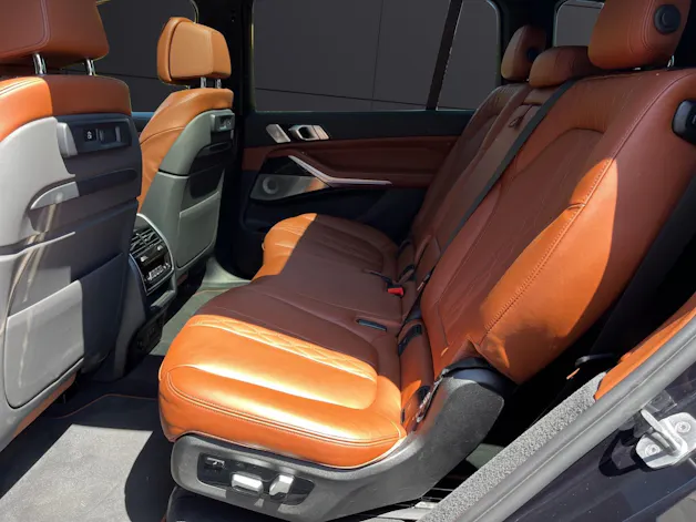 BMW X7 M50i