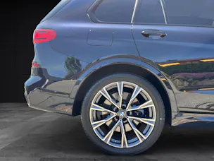 BMW X7 M50i