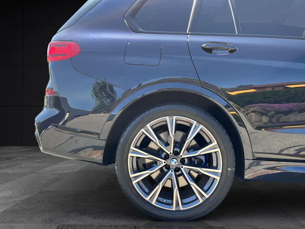 BMW X7 M50i