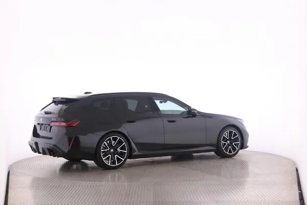 BMW M5 xDrive Touring