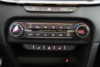 https://vehicle.imgix.net/4322508/febea2d0-a893-4957-9709-492ccde9dfe6.jpg
