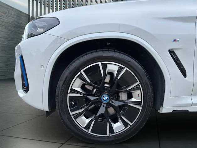 BMW iX3 E-Motor Impressive