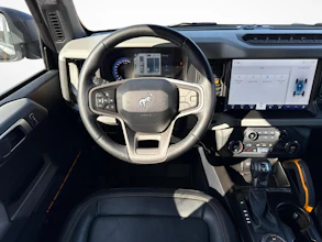 https://vehicle.imgix.net/4322809/1f6d63e9-b460-47ec-a0a5-eca82b888d33.jpg