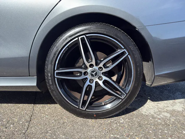Mercedes-Benz E 220 d AMG Line 4matic Kombi