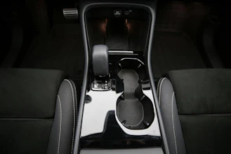 https://vehicle.imgix.net/4322884/67c0eef0-b67e-4a41-9f64-30ff277dd637.jpg