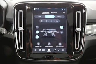 https://vehicle.imgix.net/4322884/ad9cc6d5-8f60-4ad2-a2bd-4d2354ee38e6.jpg