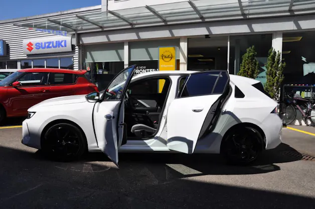Opel Astra 1.2 T Hybrid Edition
